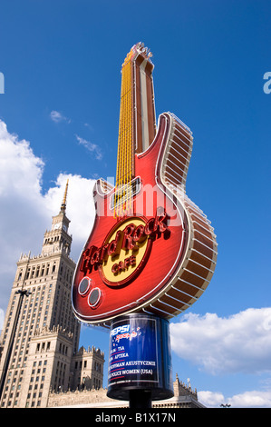 HARD ROCK CAFE nel moderno centro commerciale Zlote Tarasy Varsavia POLONIA Foto Stock