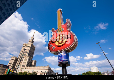 HARD ROCK CAFE nel moderno centro commerciale Zlote Tarasy Varsavia POLONIA Foto Stock