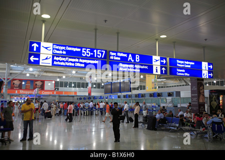 Grecia attica aeroporto internazionale di Atene Eleftherios Venizelos interno del livello partenze Foto Stock