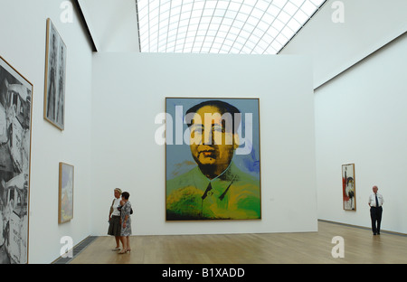 Berlino Germania Hamburger Bahnhof galleria d'arte museo collezione include il Presidente Mao di Andy Warhol Foto Stock