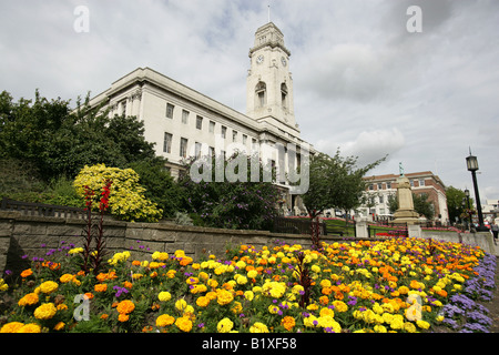 Città di Barnsley, Inghilterra. Vista di Barnsley Town Hall che è l'ex casa di Barnsley Metropolitan Borough consiglio. Foto Stock