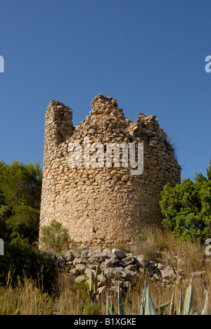 Il mulino a vento abbandonato su La Plana, Javea / Xabia, Provincia di Alicante, Comunidad Valenciana, Spagna Foto Stock