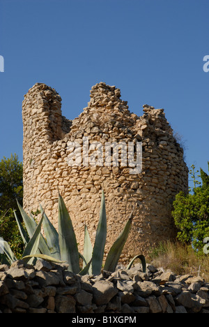 Il mulino a vento abbandonato su La Plana, Javea / Xabia, Provincia di Alicante, Comunidad Valenciana, Spagna Foto Stock