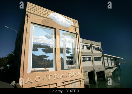 Aotearoa murale sul lato di Nelson prima della generazione di elettricità in costruzione a Wakefield Quay, Nuova Zelanda Foto Stock