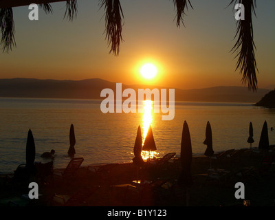 Tramonto al Ag Eleni beach bar,Skiathos,Grecia. Foto Stock