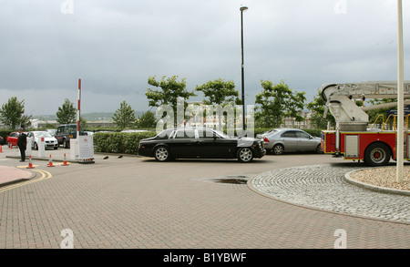 Auto Rolls Royce al St.Davids Hotel nella baia Area nella città di Cardiff Galles del Sud GB UK 2008 Foto Stock