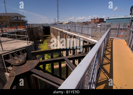 Bloccare in riparazione a Shoreham Harbour, Sussex, Regno Unito Foto Stock