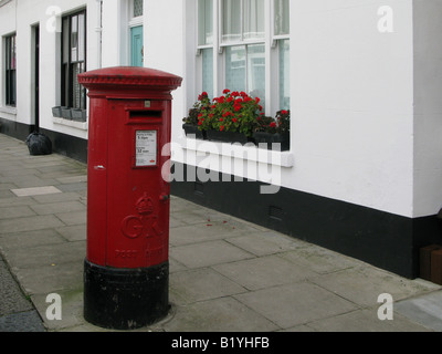 Tradizionale in rosso nella casella postale, Kensington, London Inghilterra England Foto Stock