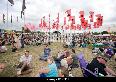 La Folla di bevitori di sidro al mondo di jazz festival di Glastonbury 2008 Foto Stock