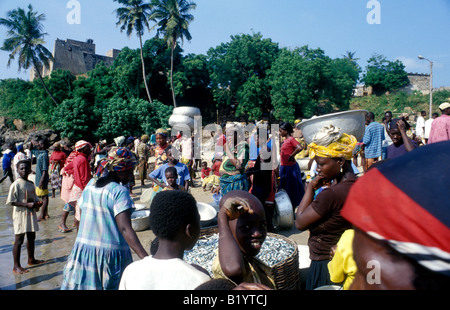 Il ghana senya beraku beach e il castello di Scena Foto Stock