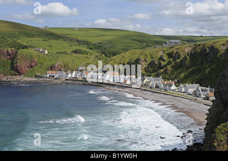 Villaggio Pennan case Fishermens costruito tradizionalmente gable end al mare per offrire protezione storm. Foto Stock