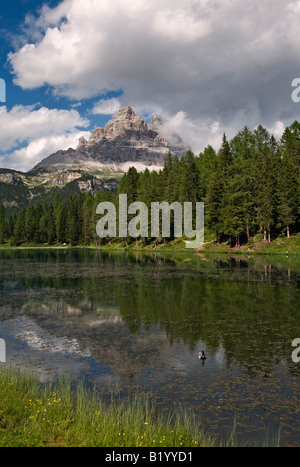 Fronte sud delle Tre Cime di Lavaredo e Lago de Antorno, vicino a Misurina, Dolomiti, Italia Foto Stock