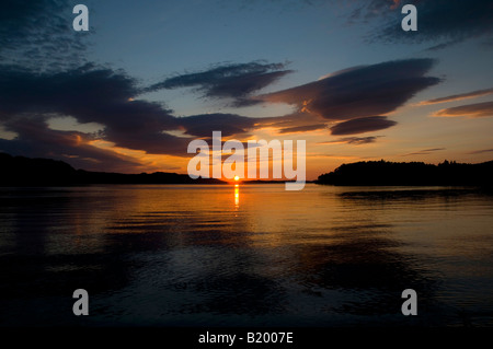 Tramonto sul Loch pecora, a Poolewe, Wester Ross, North West Highland scozzesi sulla costa nord 500 route Foto Stock
