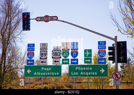 Autostrada segni Route 66 Falgstaff Arizona USA Foto Stock