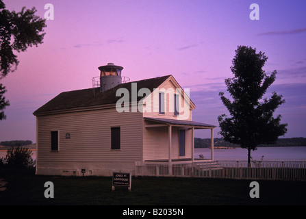 Jones Point Lighthouse al tramonto sul fiume Potomac Alexandria in Virginia Foto Stock