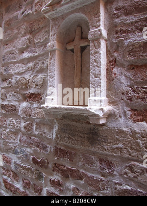 Croce sul lato strada altare a venezia, Italia Foto Stock