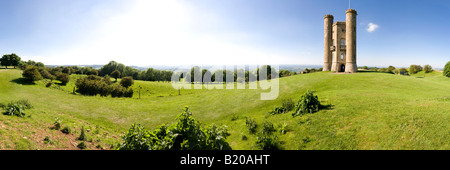 Una vista panoramica della torre di Broadway situato a 1024 piedi sulla Cotswold scarpata a Broadway Hill, Worcestershire Foto Stock