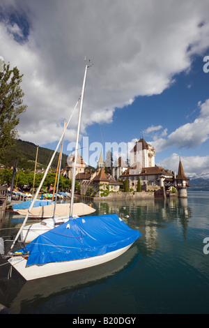 Castello Oberhofen sul Lago di Thun Oberhofen Oberland Bernese highlands Cantone di Berna in Svizzera Foto Stock