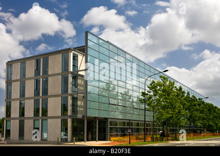 Ambiente moderno progettato edificio EEE sull'Università di Southampton Highfield Campus Southampton Hampshire Inghilterra Foto Stock