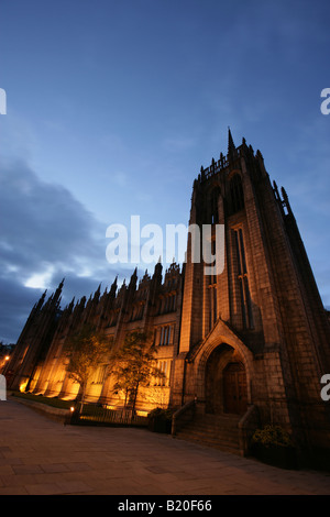 Città di Aberdeen, Scozia. Vista serale di Aberdeen's Marischal College e il museo. Foto Stock