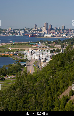 Quebec City Come si vede da Montmorency Falls Park. Quebec City, nella provincia del Quebec, Canada. Foto Stock
