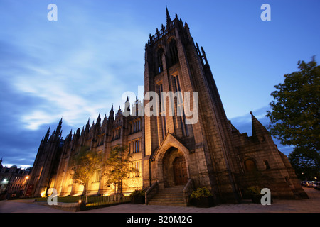Città di Aberdeen, Scozia. Vista serale di Aberdeen's Marischal College e il museo. Foto Stock