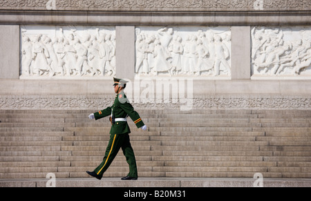 Polizia militare in Piazza Tian An Men Pechino CINA Foto Stock