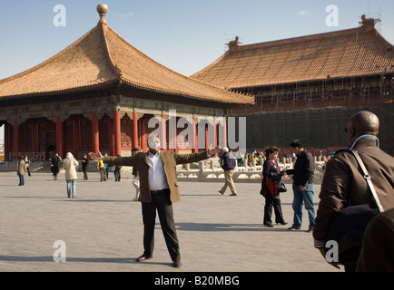 I turisti americani nel palazzo imperiale la Città Proibita di Pechino CINA Foto Stock