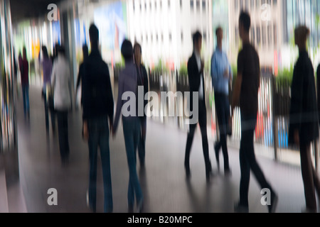 Occupato passerelle elevate a Hong Kong il Quartiere Finanziario Connaught Road Central Hong Kong Cina Foto Stock