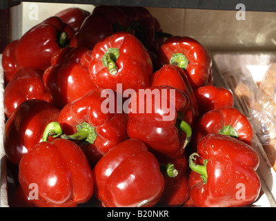 Peper rosso in una scatola in chinatown honolulu oahu usa Foto Stock