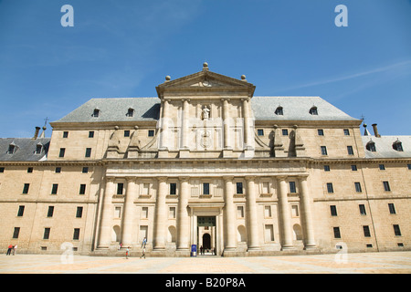 Spagna El Escorial entrata al palazzo costruito nel XVI secolo dal re Filippo II Monasterio de San Lorenzo Foto Stock