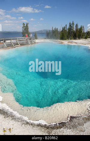 Piscina nero West Thumb Geyser Basin Parco Nazionale di Yellowstone Foto Stock