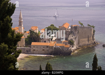 Budva Old Town fort e pareti sulla costa adriatica del Montenegro Foto Stock