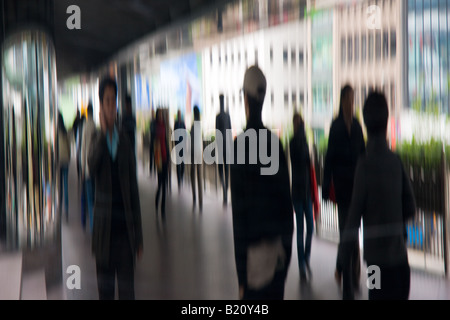 Occupato passerelle elevate a Hong Kong il Quartiere Finanziario Connaught Road Central Hong Kong Cina Foto Stock