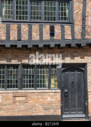 Mattoni a vista e travi di legno incorniciata casa su Princes Street Norwich Norfolk England Regno Unito Foto Stock