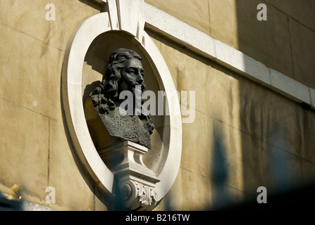 Busto di Re Carlo ho impostato nella parete del Banqueting House di Whitehall London UK dove egli è stato eseguito nel 1649 Foto Stock