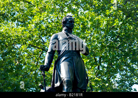 Statua del generale Sir James Outram progettato nel 1871 dal nobile Matteo in Victoria Embankment Gardens a Londra REGNO UNITO Foto Stock