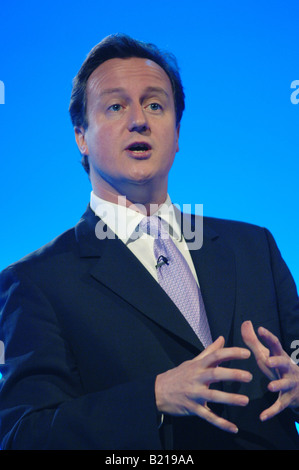 Leader conservatore David Cameron parlando a una riunione Foto Stock