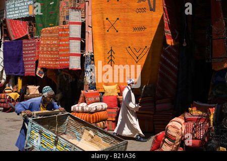 Marrakech negozio che vende tappeti marocchini e tappeti Foto Stock