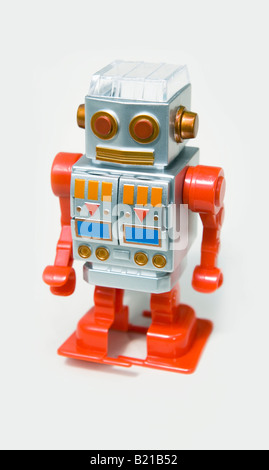 Robot Retrò Tiro giocattolo contro uno sfondo bianco Foto Stock
