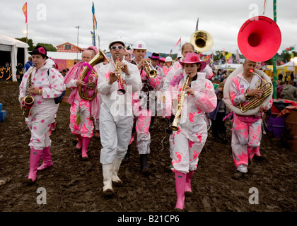 Il Ambling Brass Band festival di Glastonbury Pilton Somerset REGNO UNITO Europa Foto Stock