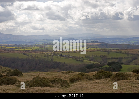 Affacciato su Hay on Wye preso dalla Montagna Nera Foto Stock