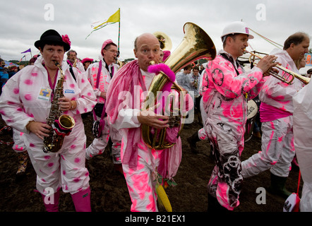 Il Ambling Brass Band festival di Glastonbury Pilton Somerest UK Europa Foto Stock