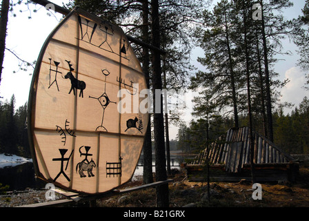 Sami tradizionale arte visualizzati a Sami centro culturale nel nord della Svezia. Foto Stock