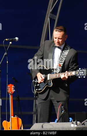 Chitarrista di Buddy Holly Tribute Band Foto Stock