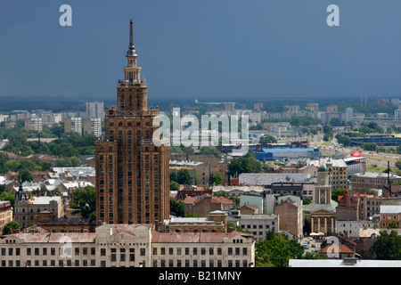 Il lettone Accademia delle Scienze soprannome locale Stalin s torta di compleanno Riga Lettonia Paesi Baltici Foto Stock