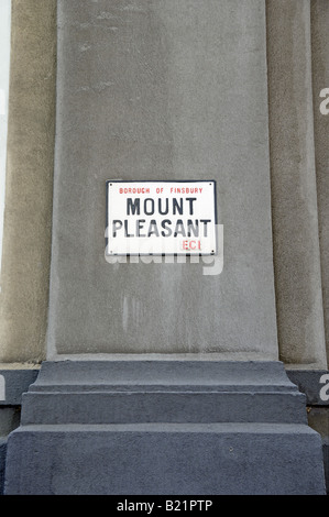 Mount Pleasant strada segno sulla colonna del Post Office Mount Pleasant strada segno sulla colonna Foto Stock