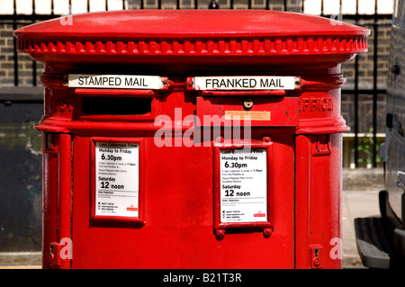 Old Royal Mail London Bedford Square Bloomsbury Georgian House letter mail box pilastro pilastro-box Foto Stock