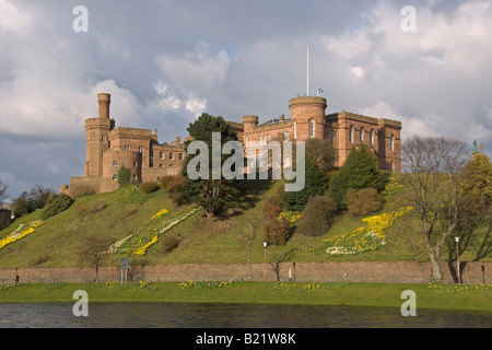 Guardando a nord lungo il fiume Ness a Inverness Castle Inverness regione delle Highlands Scozzesi Aprile 2008 Foto Stock