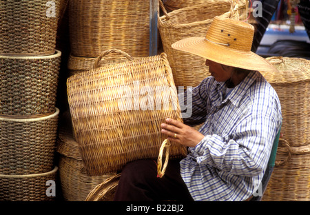 Cestello di stallo mercato chatuchak Bangkok in Thailandia Foto Stock